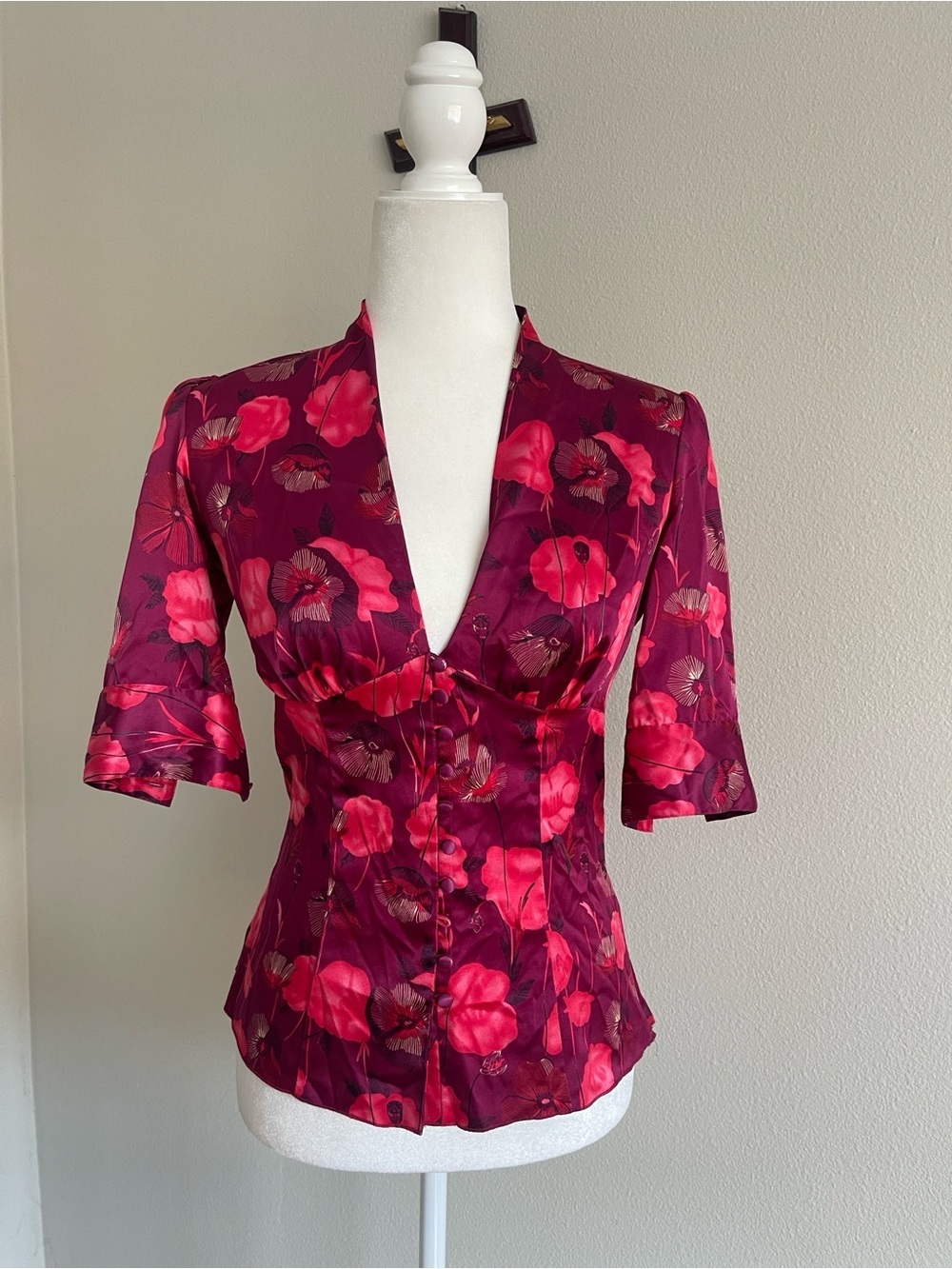 GUESS Fitted Floral Satin Blouse in Berry and Hot Pink